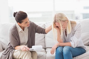 آیا به درمانگر خود دروغ می گویید؟ آیا آنها به شما دروغ می گویند؟